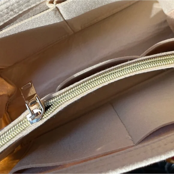 Brahmin Teal to Cream Ombre Croc-Embossed Tote with Dust bag and incert - Picture 15 of 16